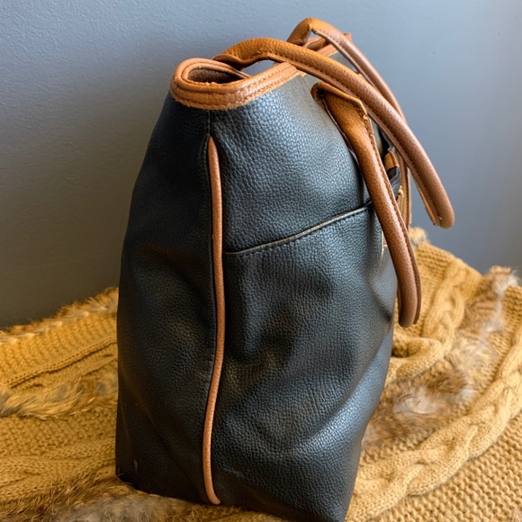 Shoulder Bag - Picture 7 of 9